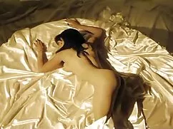 Gắn lên người yêu đồ ...
