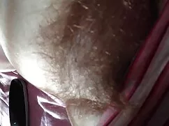 Tóc vàng bị đau ở mệ ...