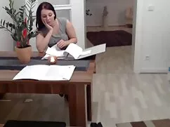 Một cô gái da trắng  ...